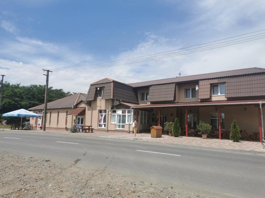 Kek Laguna Panzio Bed & Breakfast Dombrad